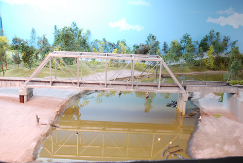 The Maybury River is a major river crossing on my Plymouth Sub., and a favorite place for local fisherman and canoer's. Using techniques from nationally known modeler Lance Mindheim I made the muddy river banks and used Magic Water for the water.